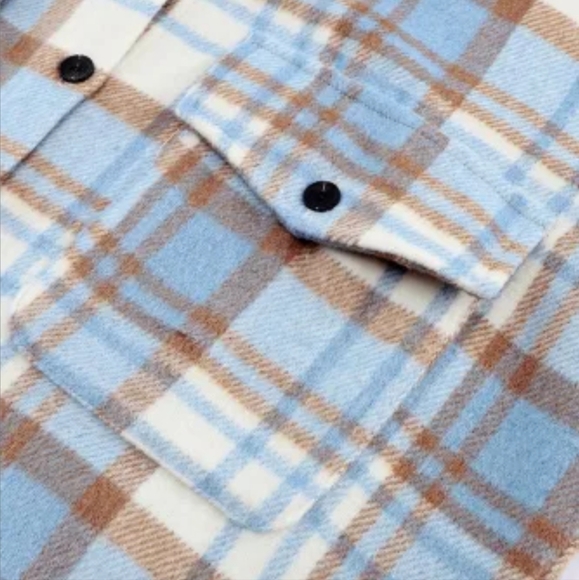 π₯New sky blue long plaid shacket - Picture 6 of 17